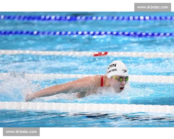 巅峰对决水花飞溅中国泳将破纪录勇夺金牌赛场全景直击精彩瞬间回顾